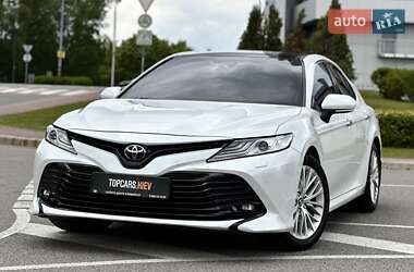 Седан Toyota Camry 2018 в Києві
