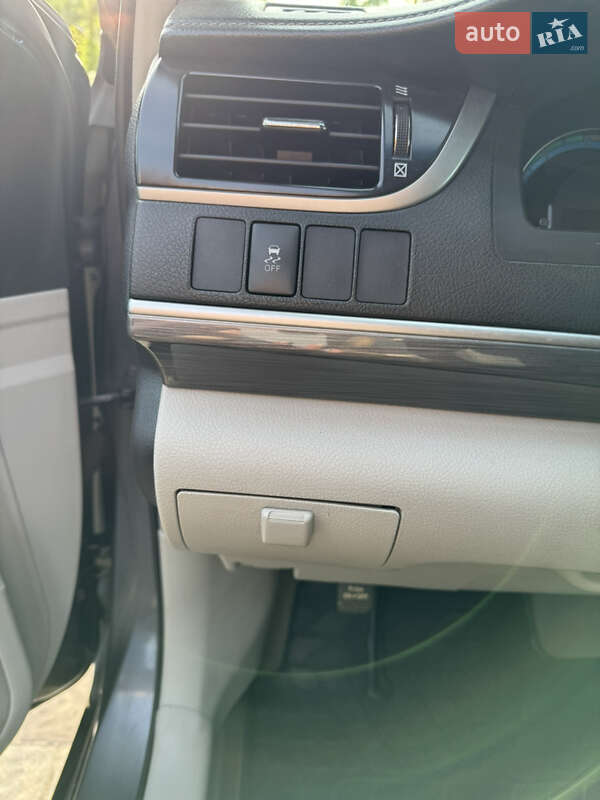 Седан Toyota Camry 2012 в Львові