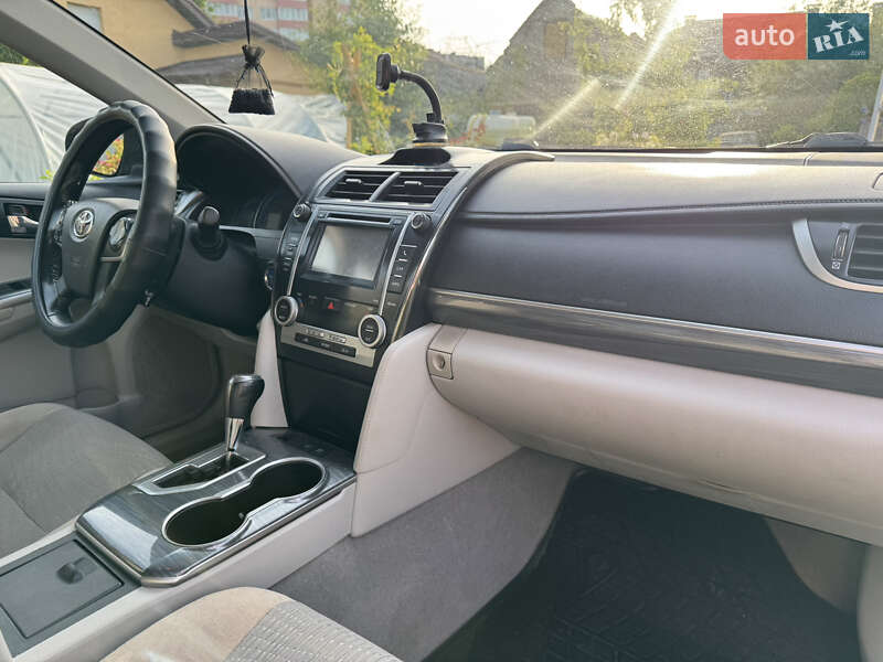 Седан Toyota Camry 2012 в Львові