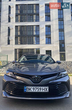 Седан Toyota Camry 2017 в Рівному