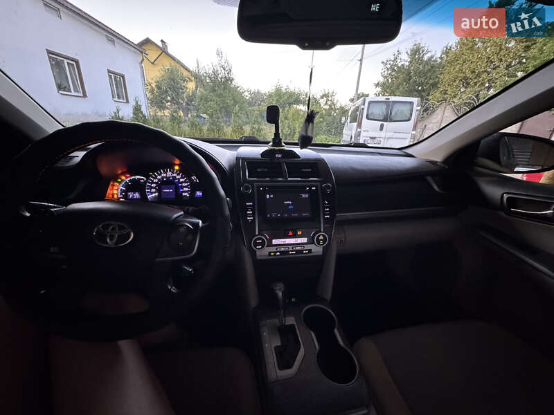 Седан Toyota Camry 2012 в Львові