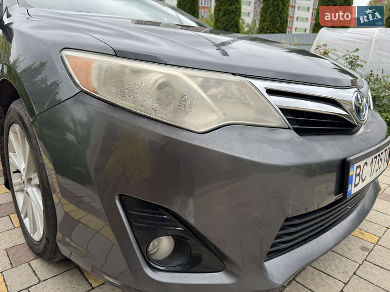 Седан Toyota Camry 2012 в Львові