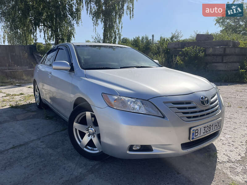 Седан Toyota Camry 2006 в Ровно
