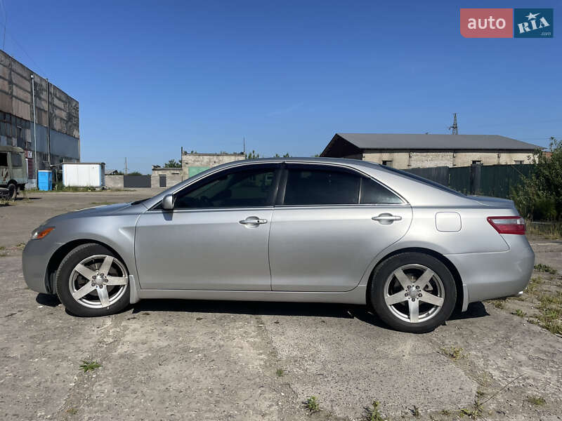 Седан Toyota Camry 2006 в Ровно