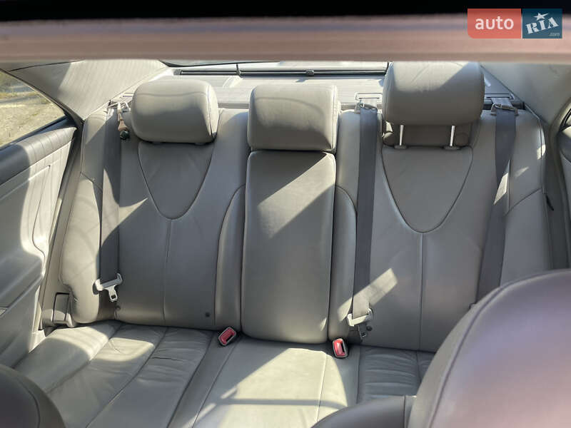 Седан Toyota Camry 2006 в Ровно