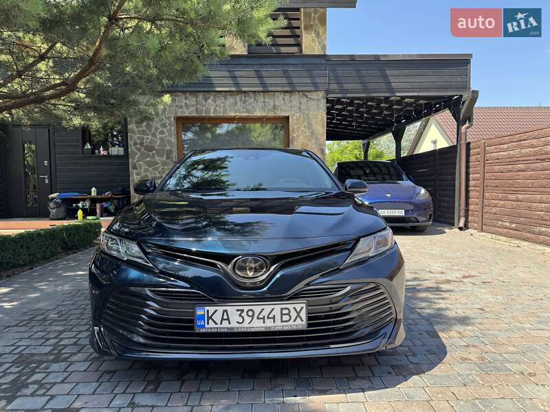 Toyota Camry 2019