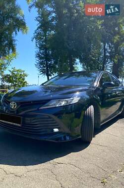 Седан Toyota Camry 2018 в Киеве