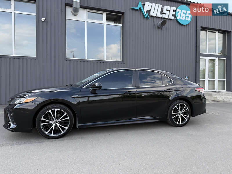 Седан Toyota Camry 2019 в Києві