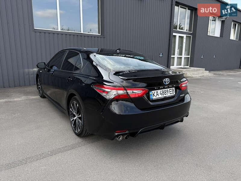 Седан Toyota Camry 2019 в Києві