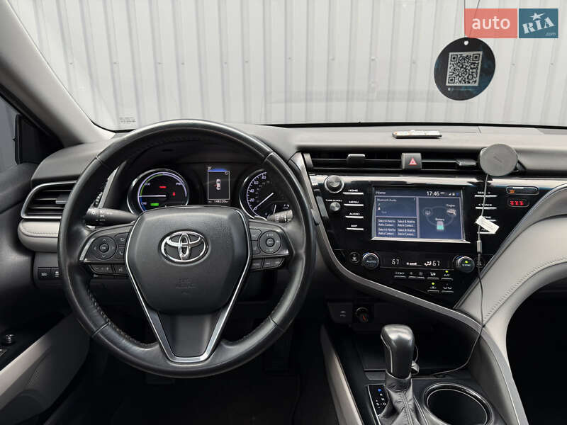 Седан Toyota Camry 2019 в Києві