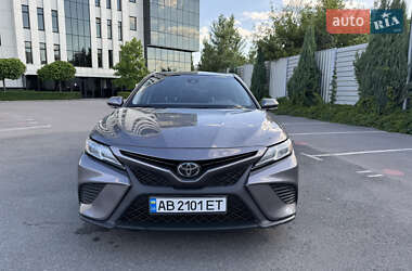 Седан Toyota Camry 2018 в Киеве