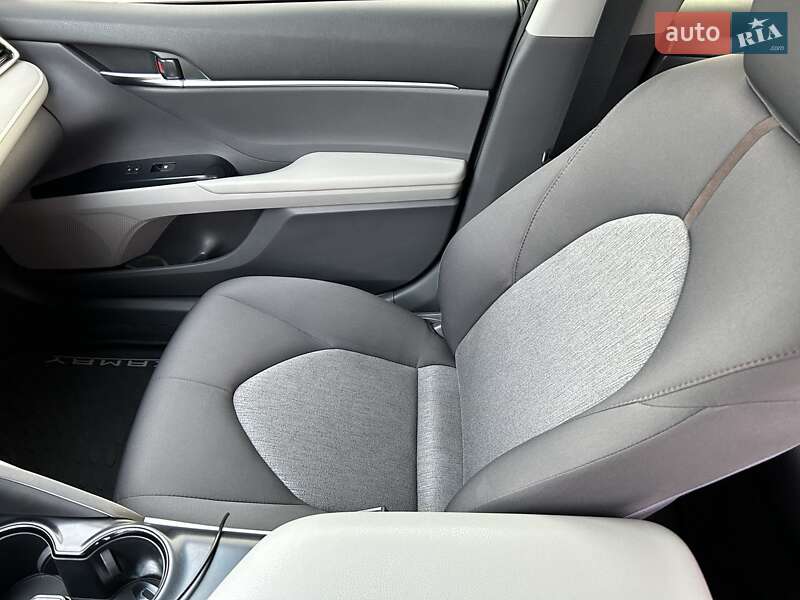 Седан Toyota Camry 2017 в Киеве фото 27 Седан Toyota Camry 2017 в Киеве