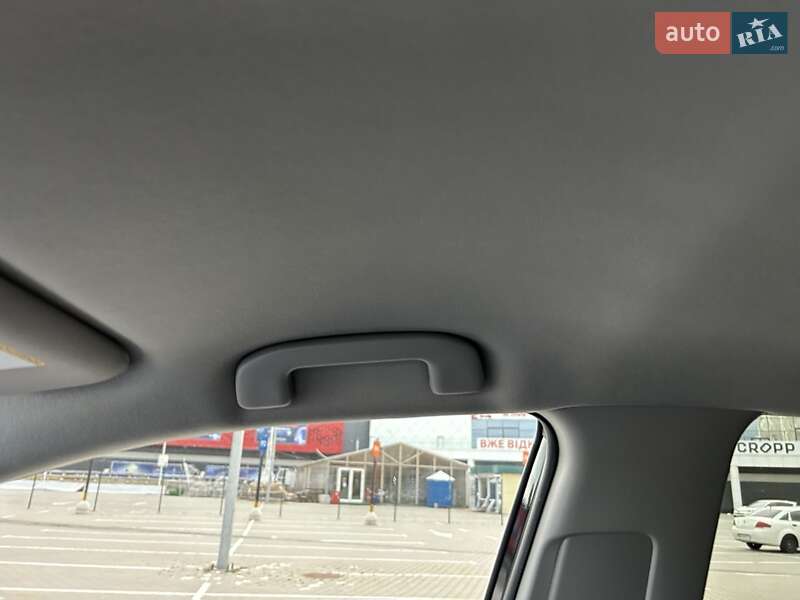 Седан Toyota Camry 2017 в Киеве фото 68 Седан Toyota Camry 2017 в Киеве