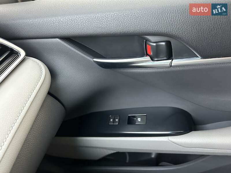 Седан Toyota Camry 2017 в Киеве фото 29 Седан Toyota Camry 2017 в Киеве