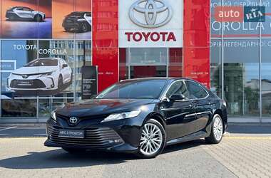 Седан Toyota Camry 2019 в Івано-Франківську