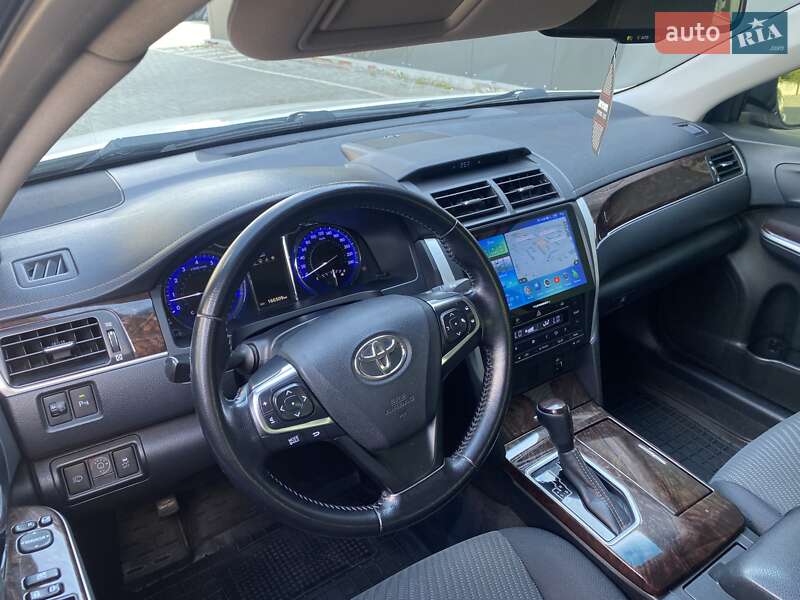 Седан Toyota Camry 2016 в Кропивницком