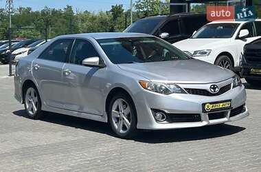 Седан Toyota Camry 2012 в Черновцах