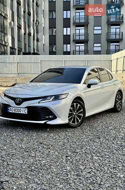 Седан Toyota Camry 2017 в Ужгороде