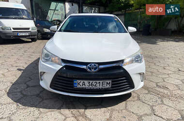 Седан Toyota Camry 2016 в Киеве