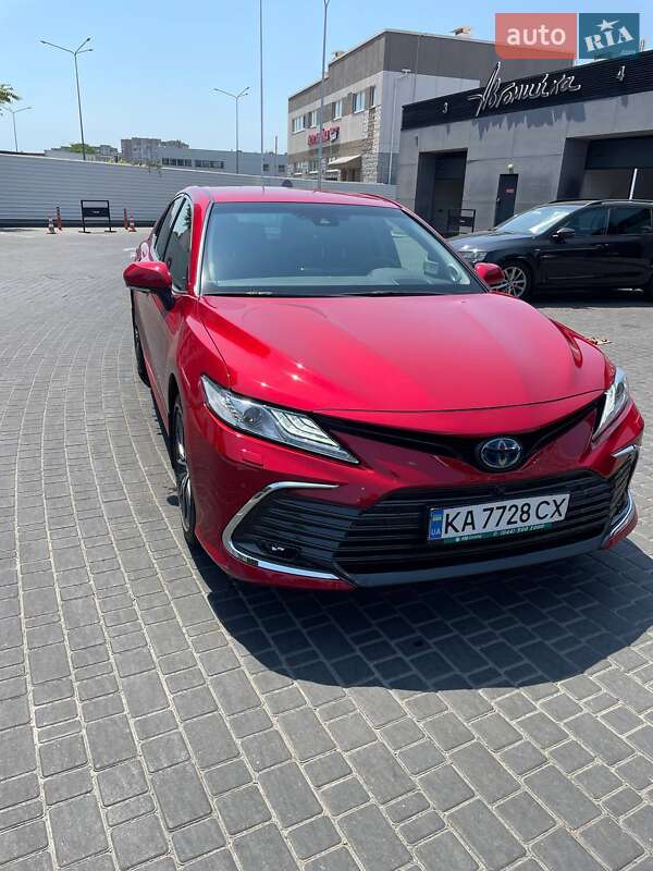 Toyota Camry 2021