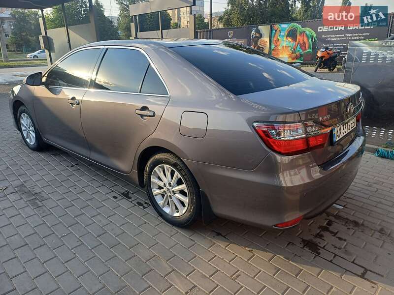 Седан Toyota Camry 2015 в Харкові