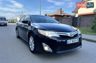 Седан Toyota Camry 2013 в Рівному