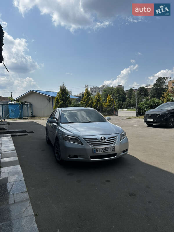 Седан Toyota Camry 2006 в Киеве