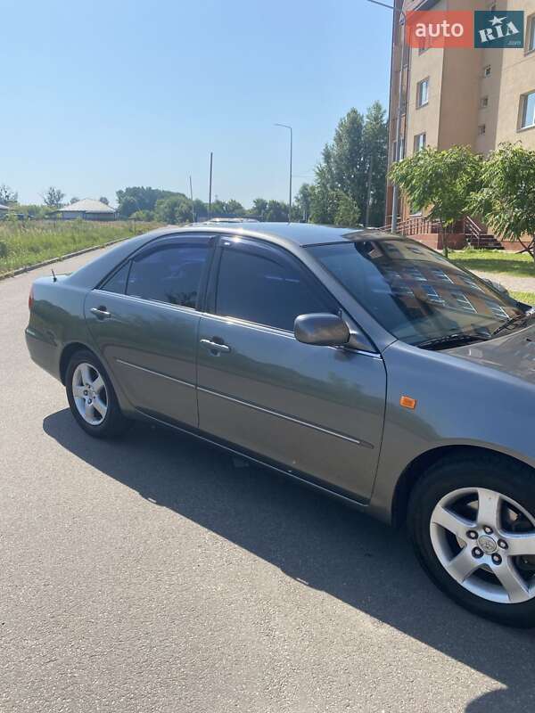 Седан Toyota Camry 2003 в Києві