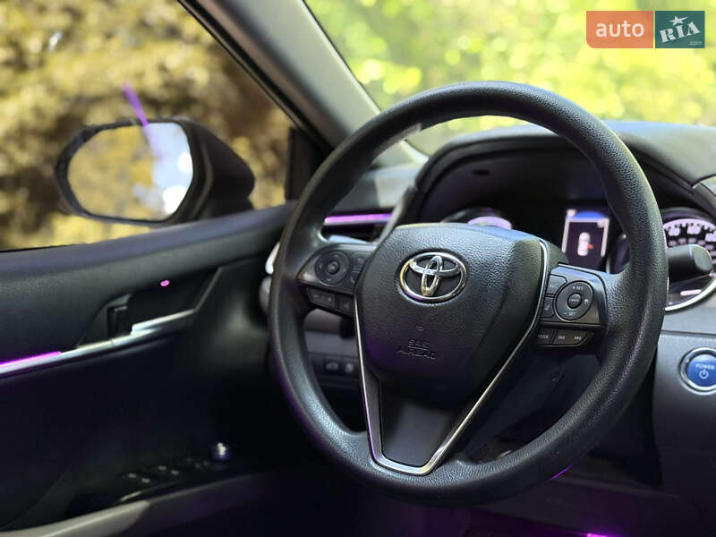 Седан Toyota Camry 2018 в Виннице