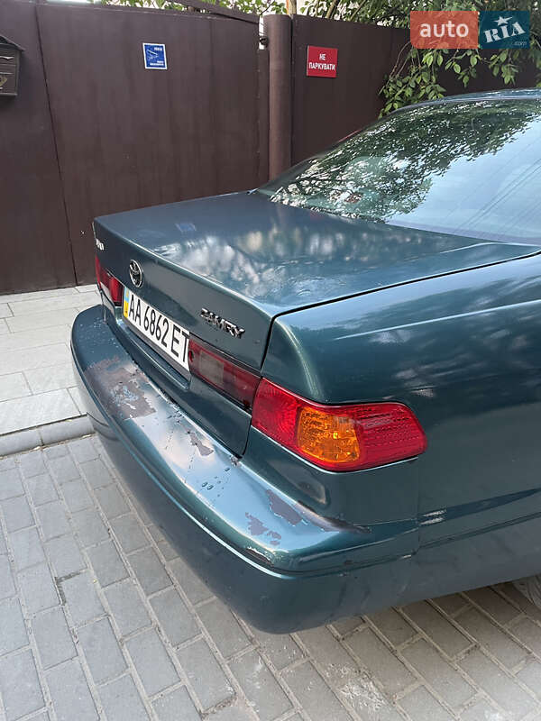 Седан Toyota Camry 2001 в Львове