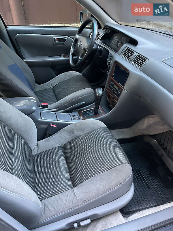 Седан Toyota Camry 2001 в Львове