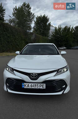 Седан Toyota Camry 2017 в Києві