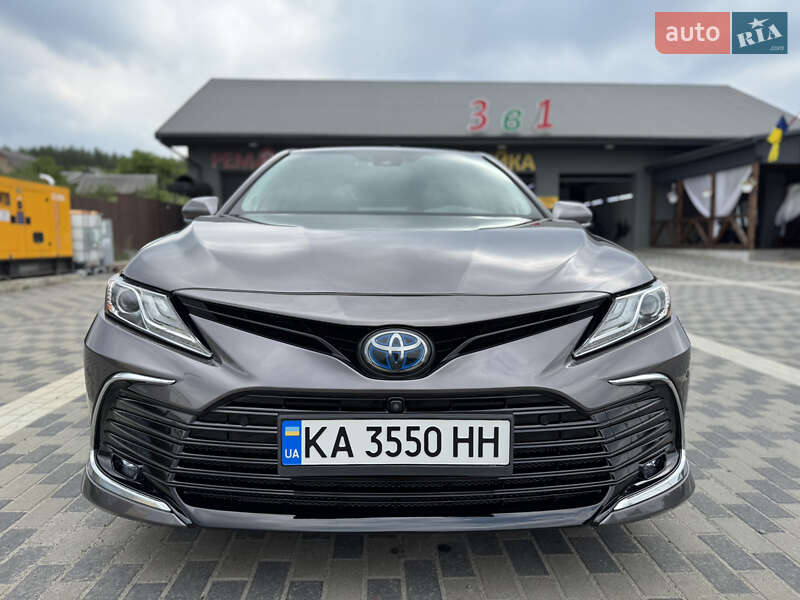 Седан Toyota Camry 2021 в Ирпене