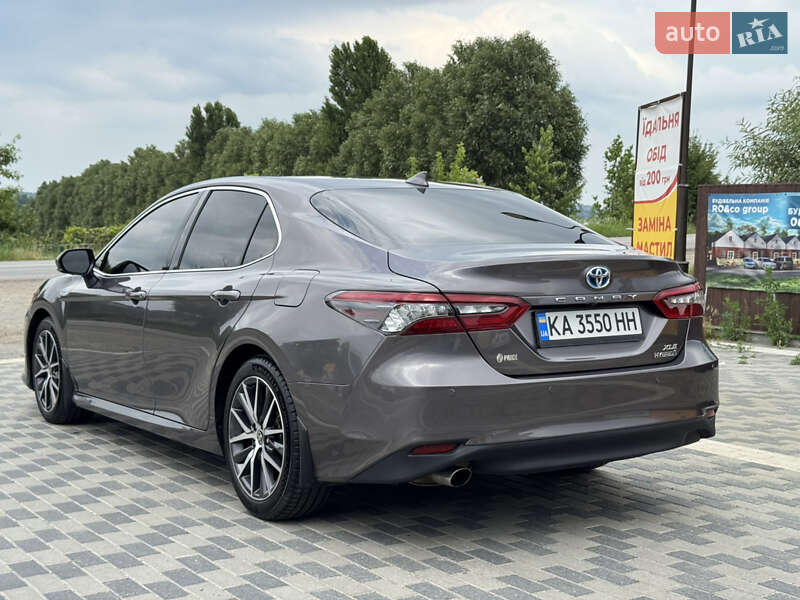 Седан Toyota Camry 2021 в Ирпене