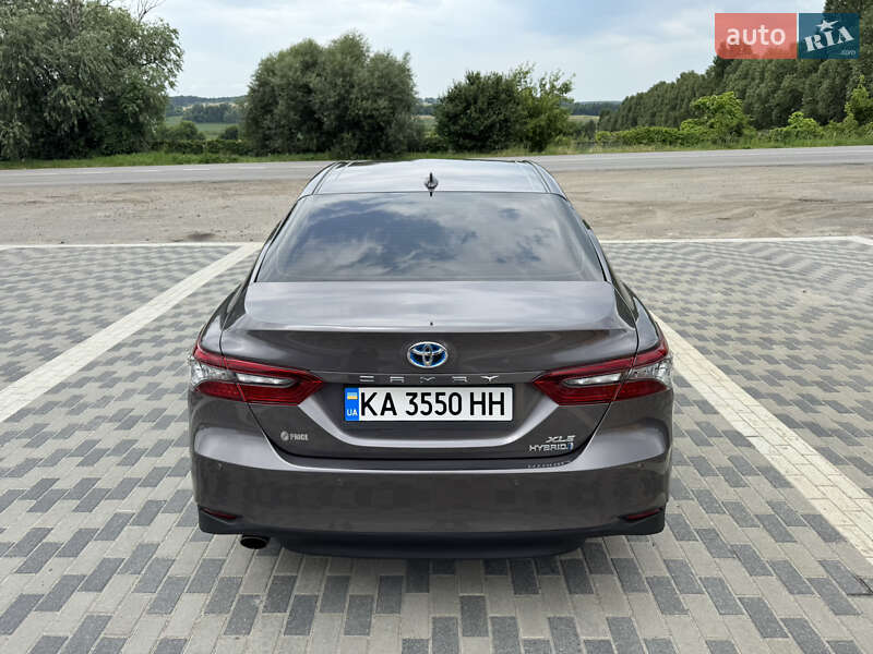 Седан Toyota Camry 2021 в Ирпене