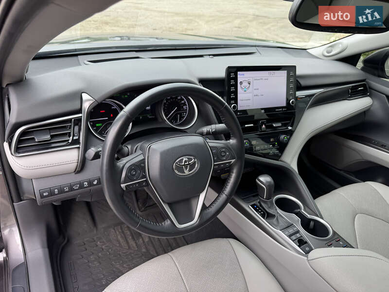 Седан Toyota Camry 2021 в Ирпене