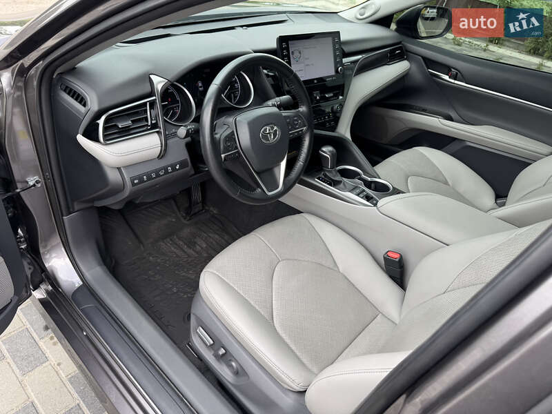 Седан Toyota Camry 2021 в Ирпене
