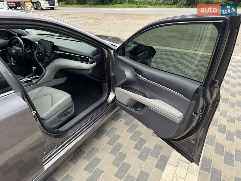 Седан Toyota Camry 2021 в Ирпене