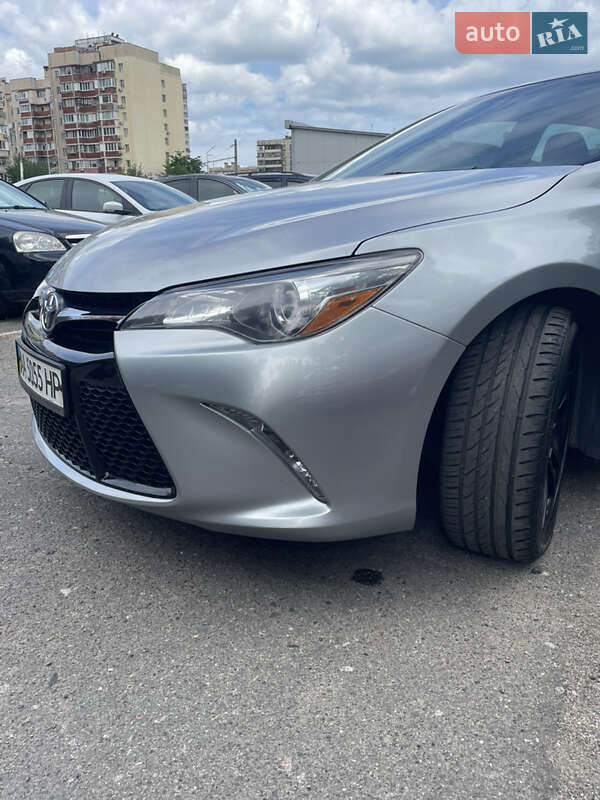 Седан Toyota Camry 2015 в Киеве