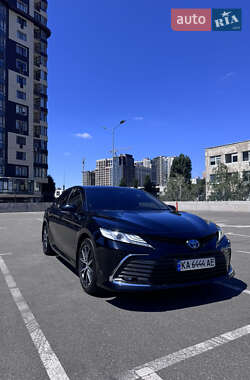 Седан Toyota Camry 2021 в Киеве