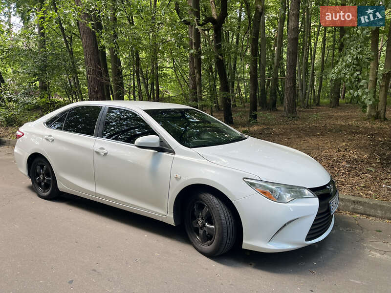 Седан Toyota Camry 2015 в Львові