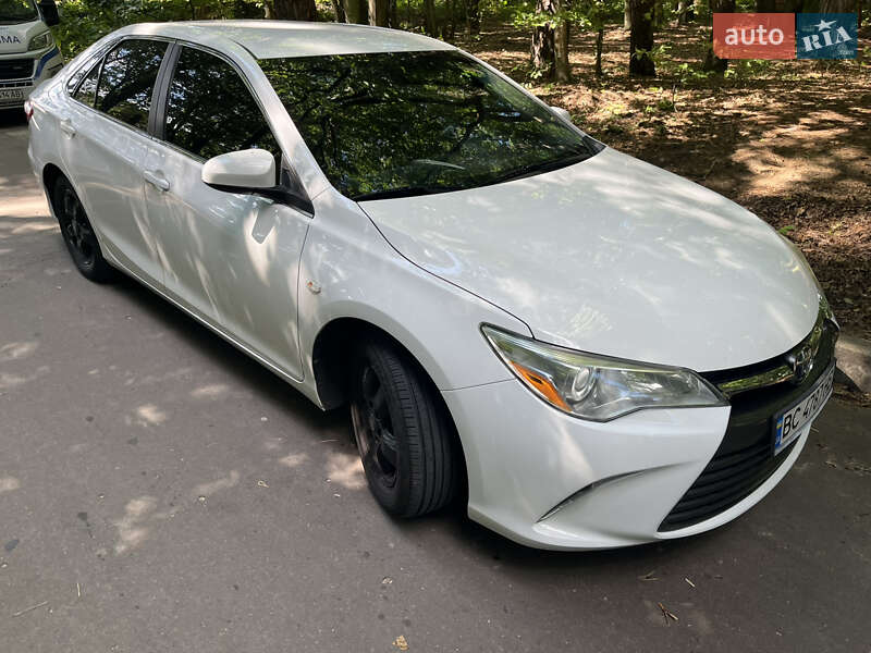 Седан Toyota Camry 2015 в Львові