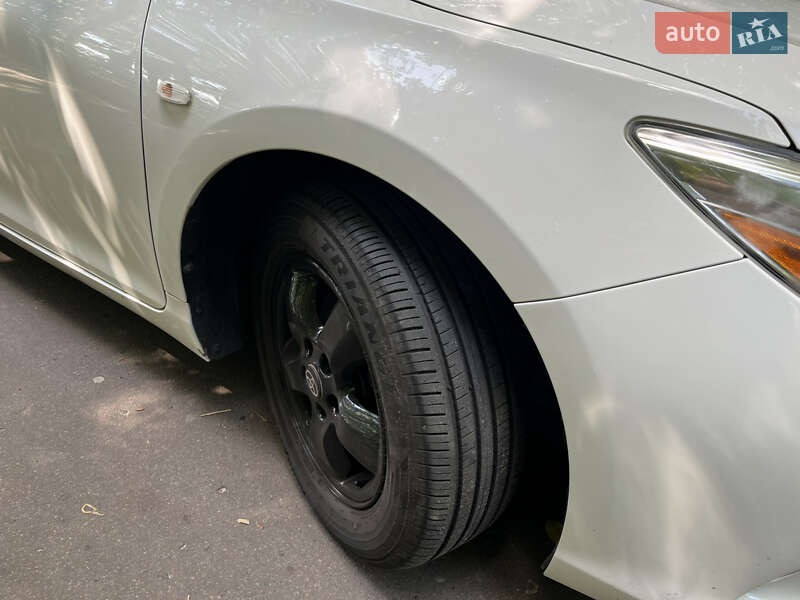 Седан Toyota Camry 2015 в Львові