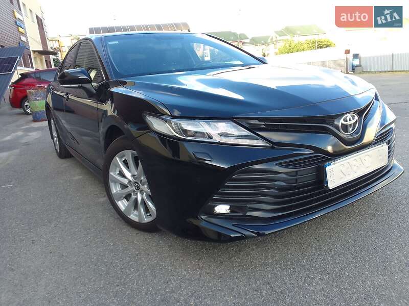 Седан Toyota Camry 2019 в Виннице
