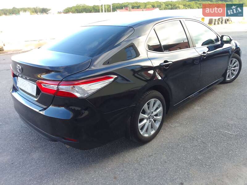 Седан Toyota Camry 2019 в Виннице