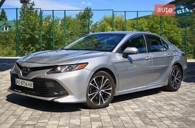 Седан Toyota Camry 2018 в Львові
