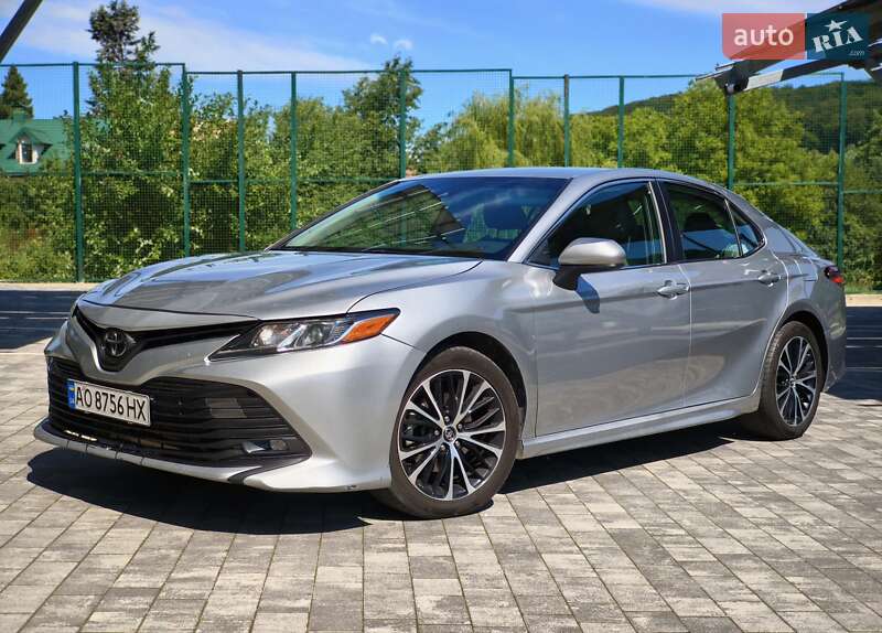 Седан Toyota Camry 2018 в Львові