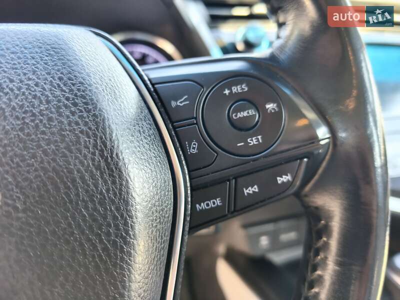 Седан Toyota Camry 2018 в Львові