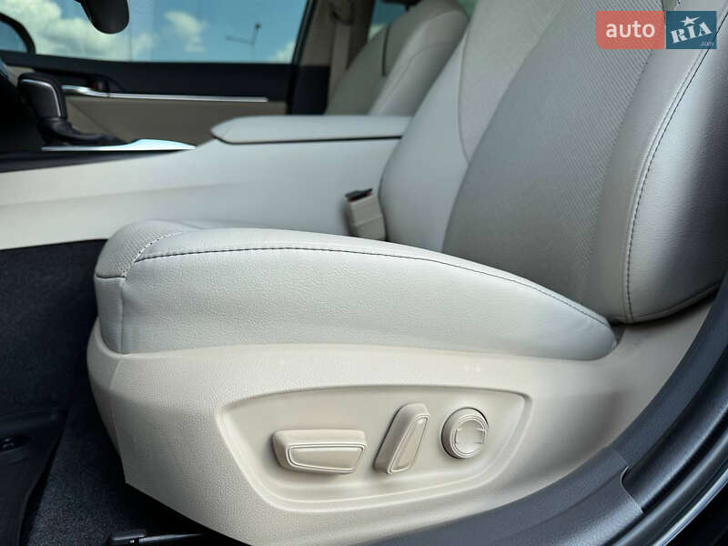 Седан Toyota Camry 2023 в Миколаєві