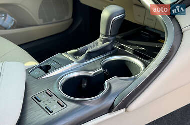 Седан Toyota Camry 2023 в 